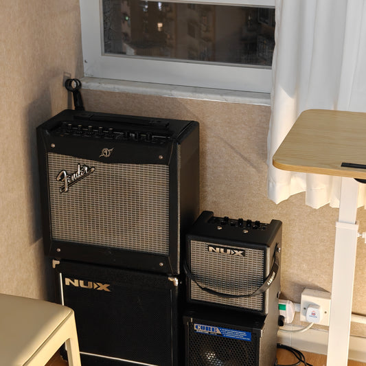 Guitar amplifiers on a stand in a room with a window and curtain. 旺角租Band房 旺角Band Room Band Room Rental 電子鼓房 租電子琴房 租結他房 租木結他房 租電結他房 租教學房 租樂器房 樂室租借